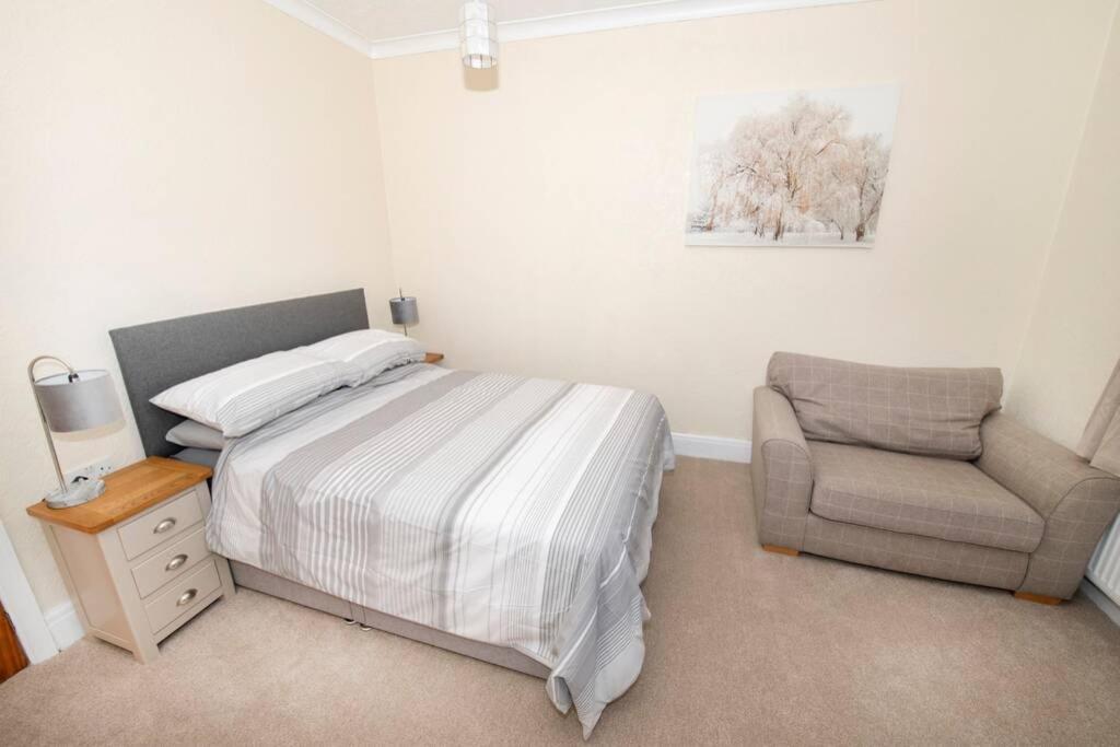 The Bungalow At Seaway'S, Sleeps 11 + Villa Driffield Bagian luar foto